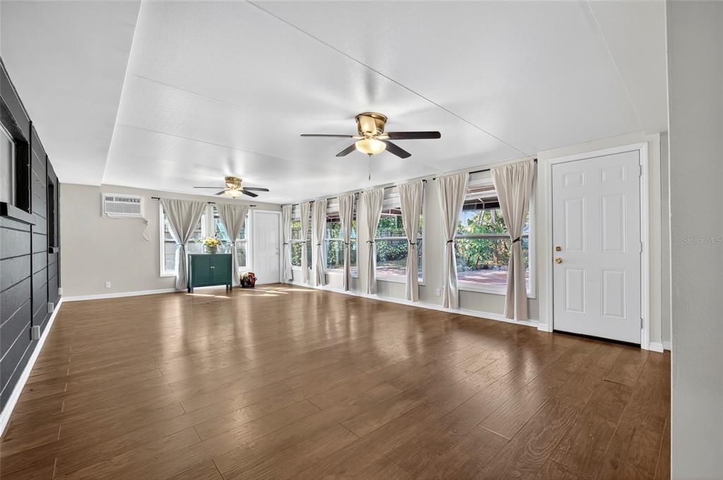 For Sale: $549,900 (3 beds, 2 baths, 1872 Square Feet)