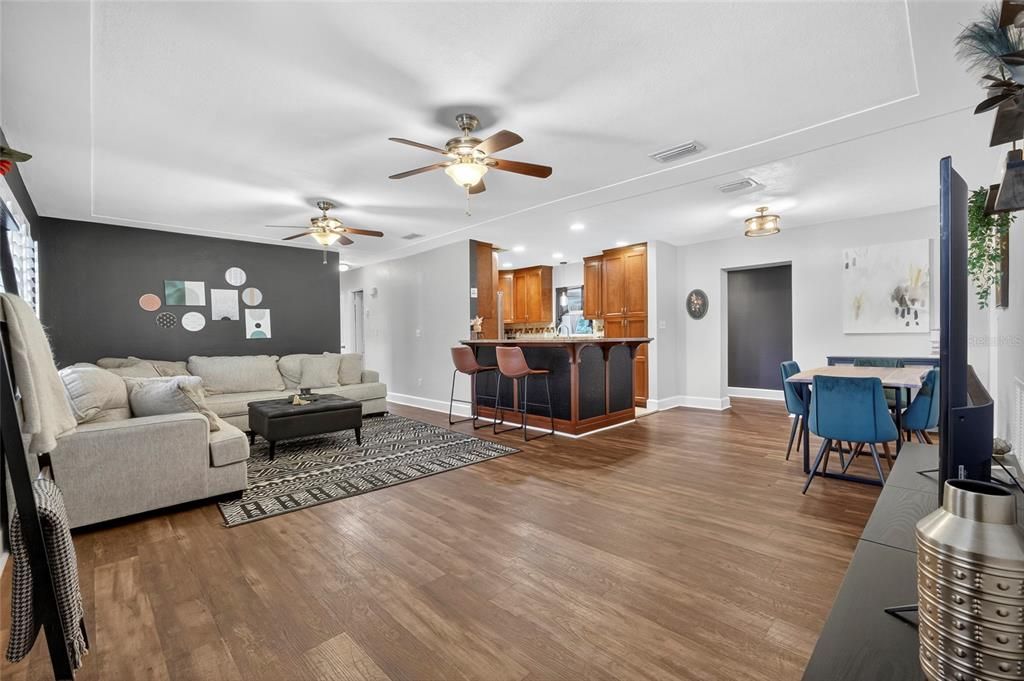 For Sale: $549,900 (3 beds, 2 baths, 1872 Square Feet)