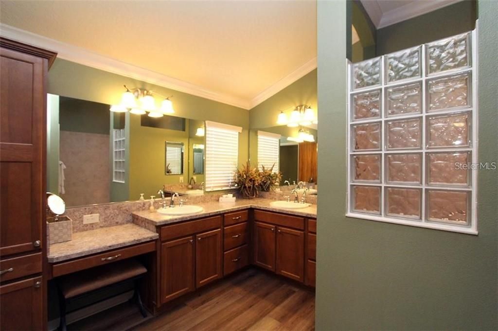 出租: $2,600 (3 贝兹, 3 浴室, 1990 平方英尺)