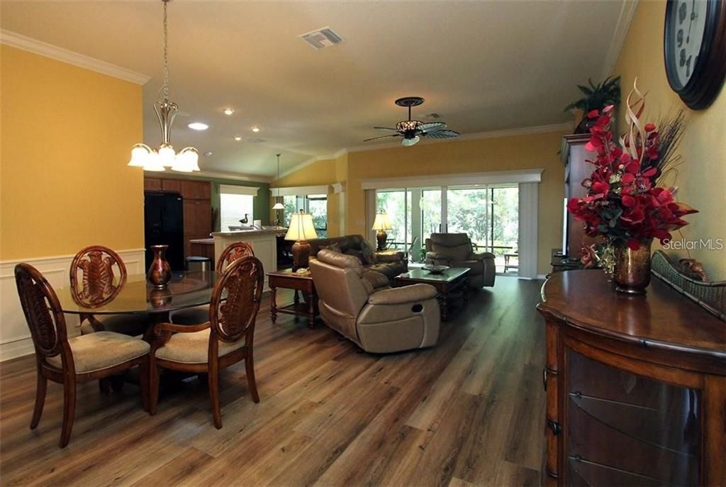 出租: $2,600 (3 贝兹, 3 浴室, 1990 平方英尺)