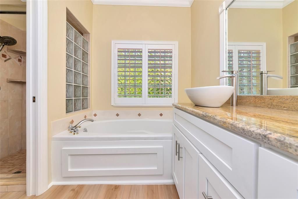 For Sale: $525,000 (3 beds, 2 baths, 1679 Square Feet)