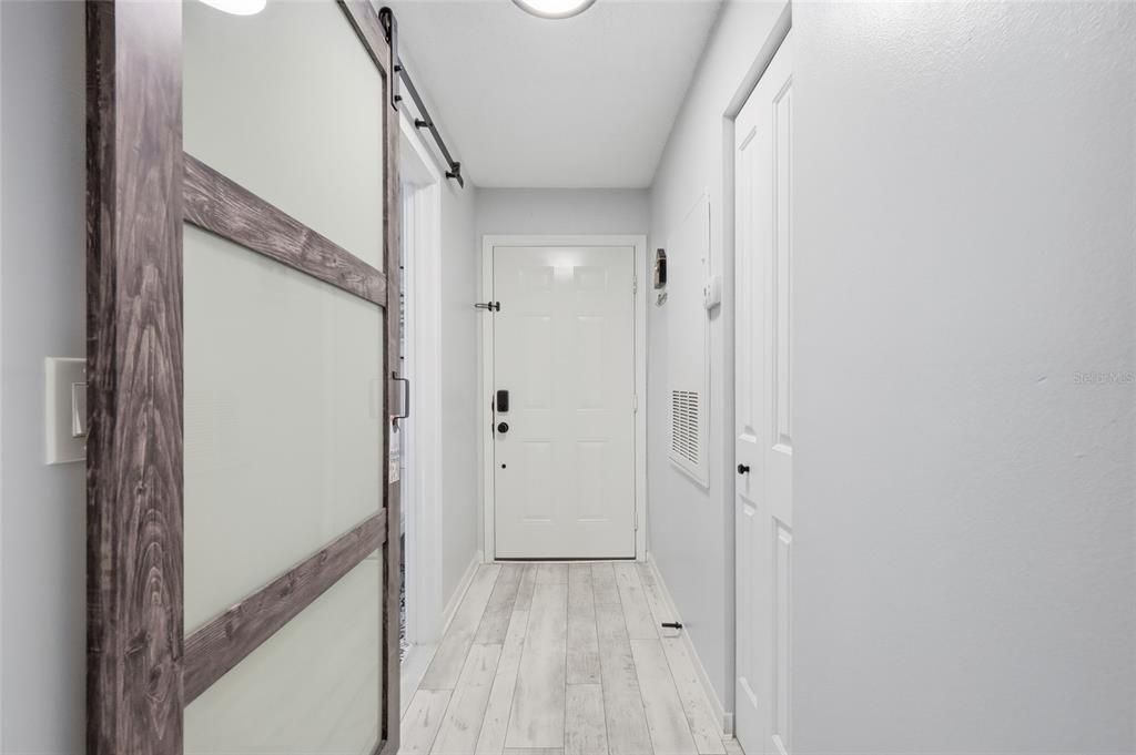 For Rent: $1,780 (2 beds, 1 baths, 819 Square Feet)