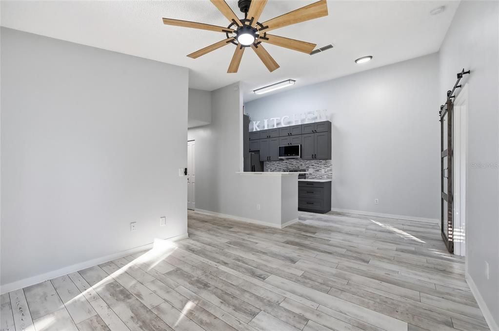 For Rent: $1,780 (2 beds, 1 baths, 819 Square Feet)