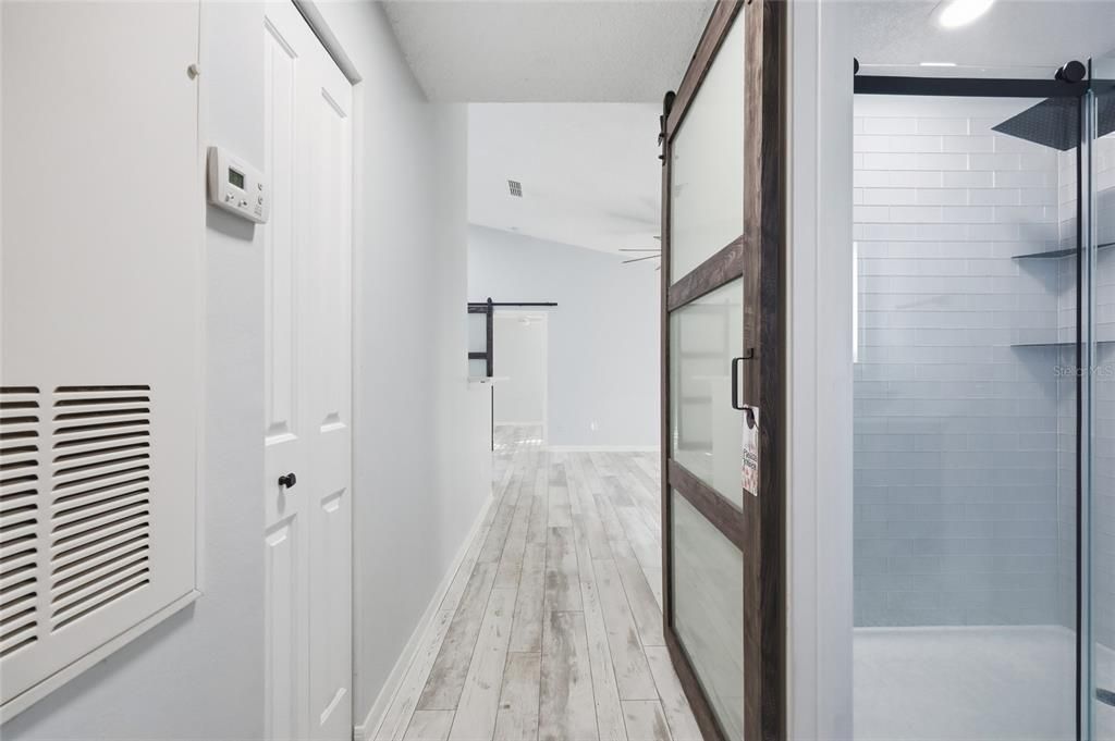 For Rent: $1,780 (2 beds, 1 baths, 819 Square Feet)