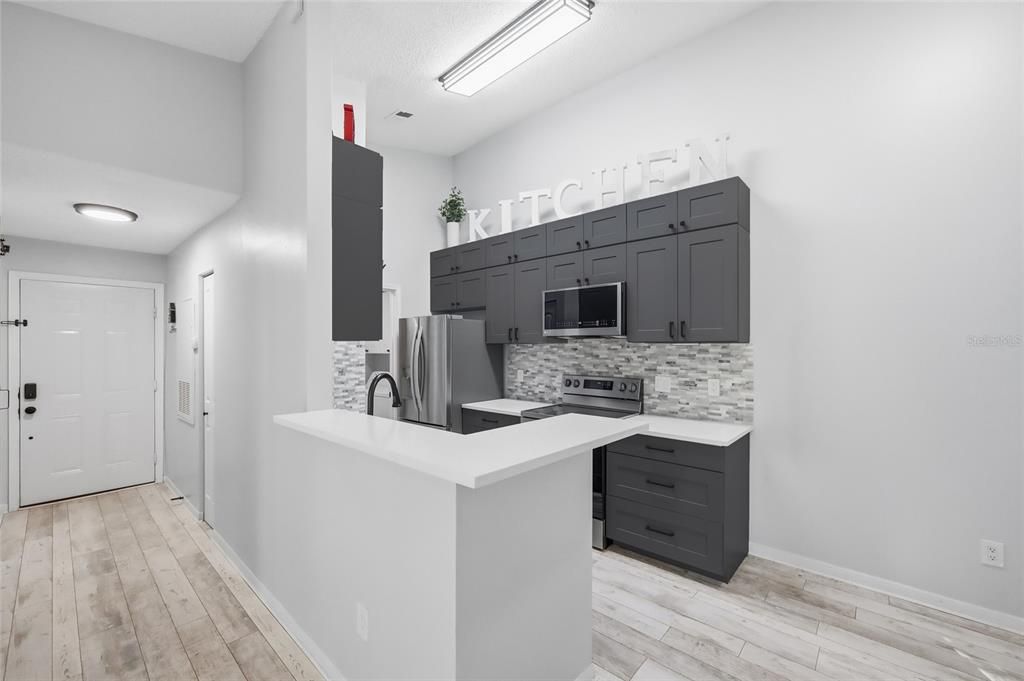 For Rent: $1,780 (2 beds, 1 baths, 819 Square Feet)