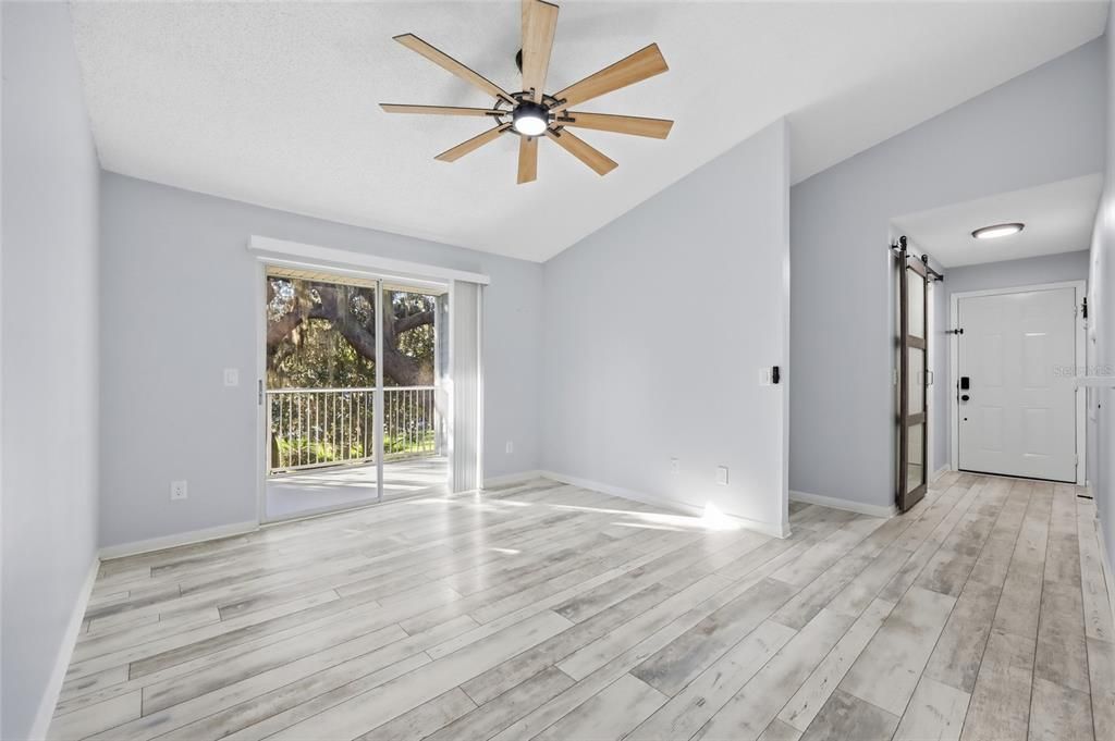 For Rent: $1,780 (2 beds, 1 baths, 819 Square Feet)