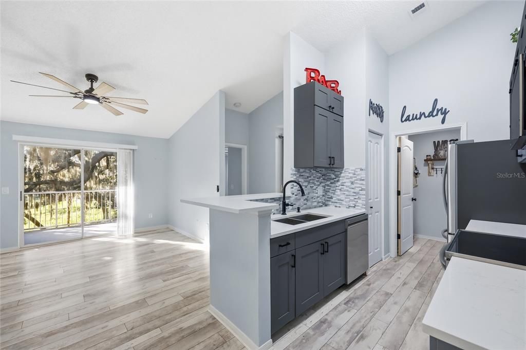 For Rent: $1,780 (2 beds, 1 baths, 819 Square Feet)