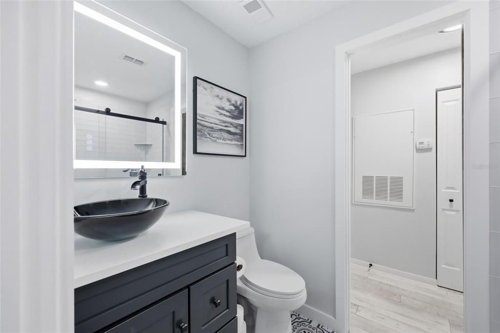 For Rent: $1,780 (2 beds, 1 baths, 819 Square Feet)