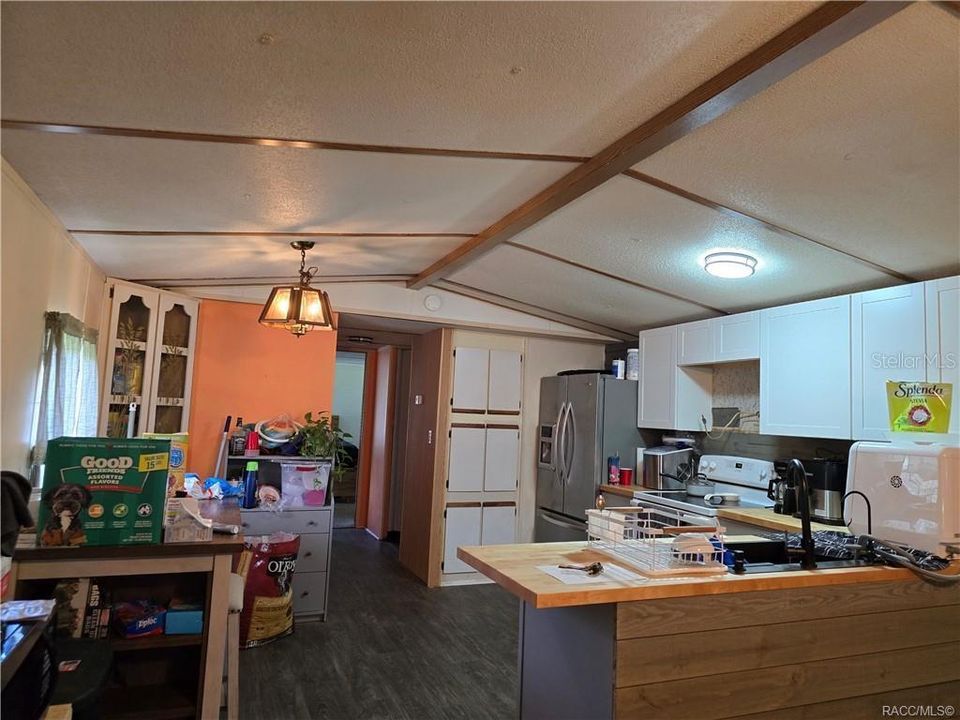 待售: $125,000 (2 贝兹, 2 浴室, 924 平方英尺)