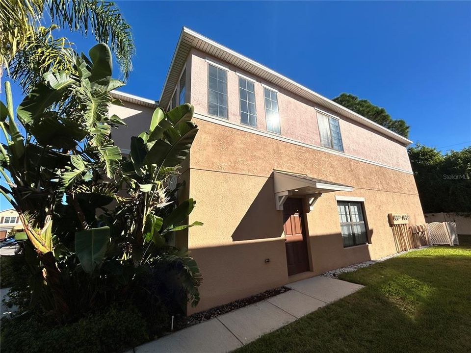 For Rent: $2,200 (3 beds, 2 baths, 1836 Square Feet)