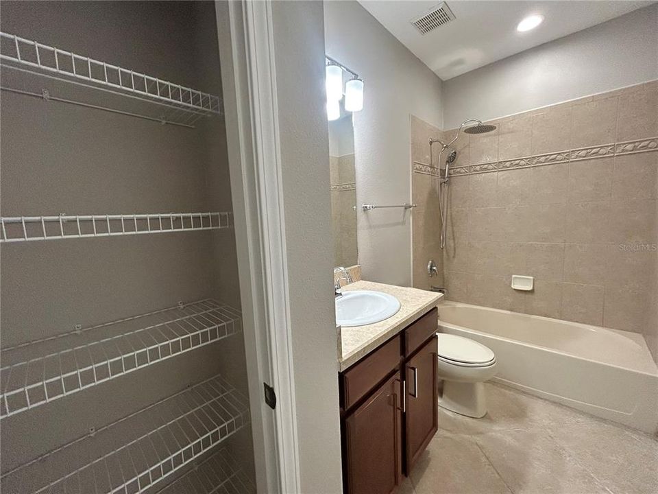 For Rent: $2,200 (3 beds, 2 baths, 1836 Square Feet)