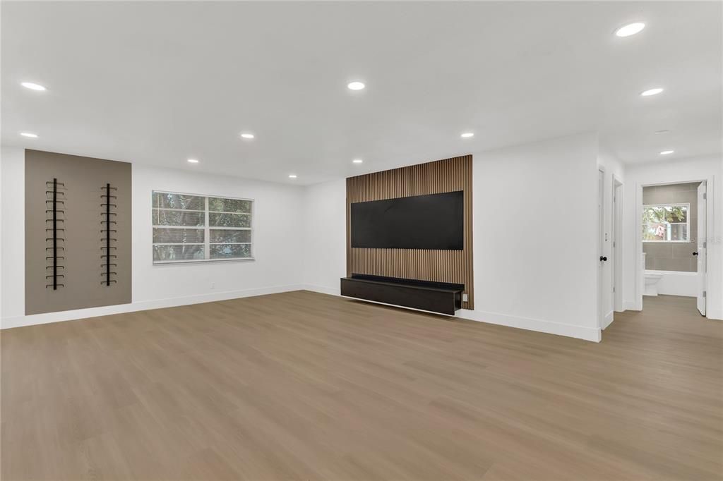 For Sale: $470,000 (4 beds, 2 baths, 2406 Square Feet)