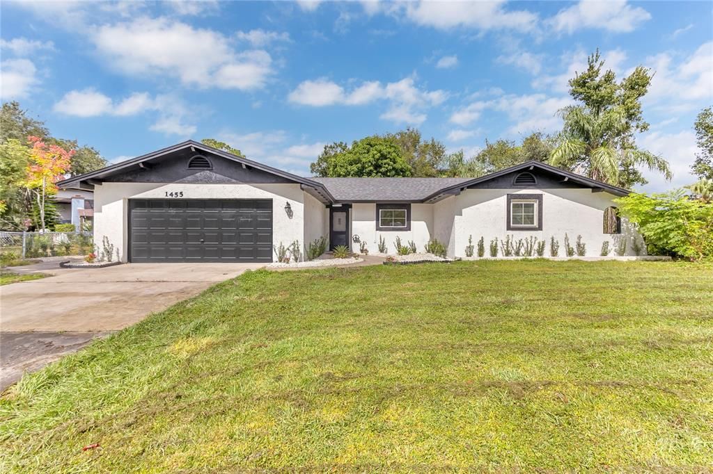 For Sale: $470,000 (4 beds, 2 baths, 2406 Square Feet)