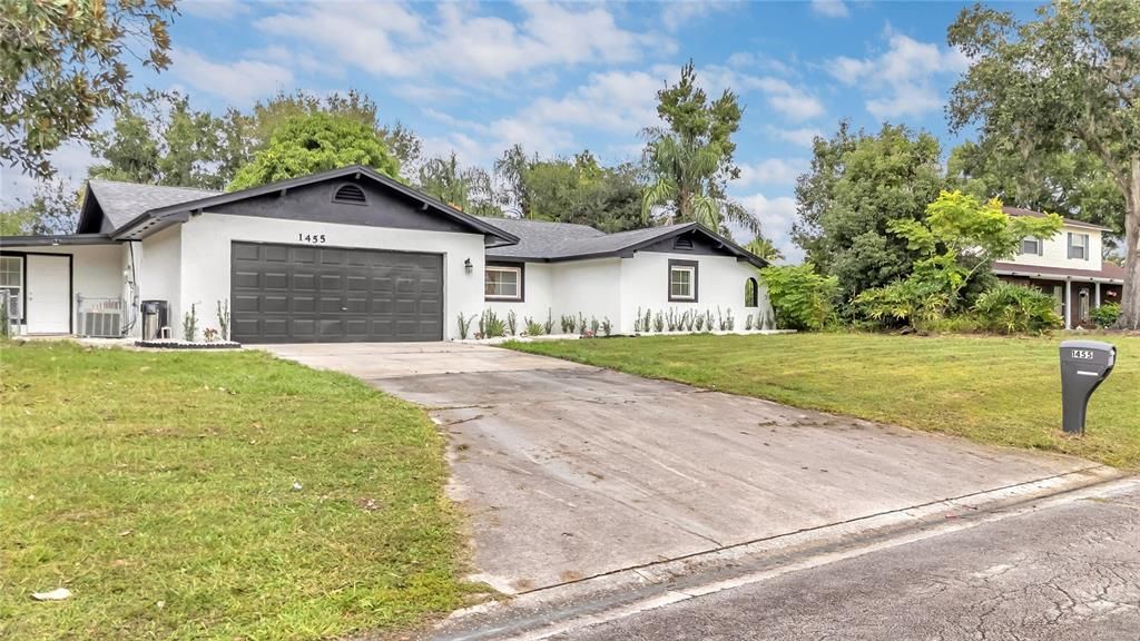 For Sale: $470,000 (4 beds, 2 baths, 2406 Square Feet)