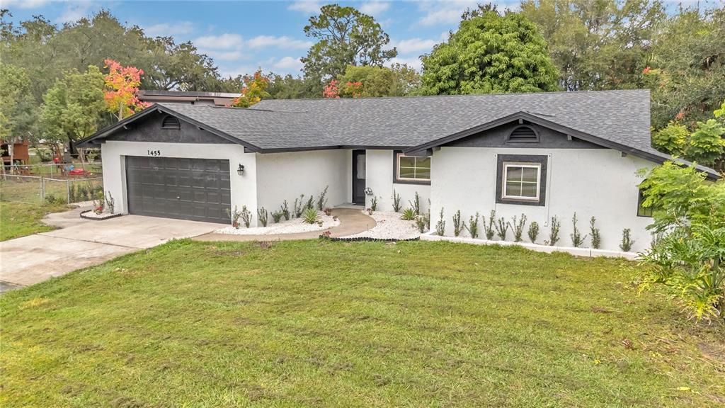 For Sale: $470,000 (4 beds, 2 baths, 2406 Square Feet)