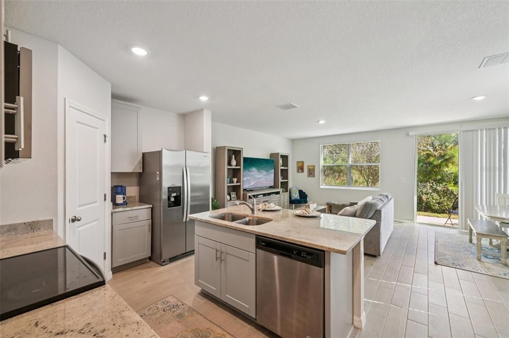 For Sale: $325,000 (3 beds, 2 baths, 1539 Square Feet)