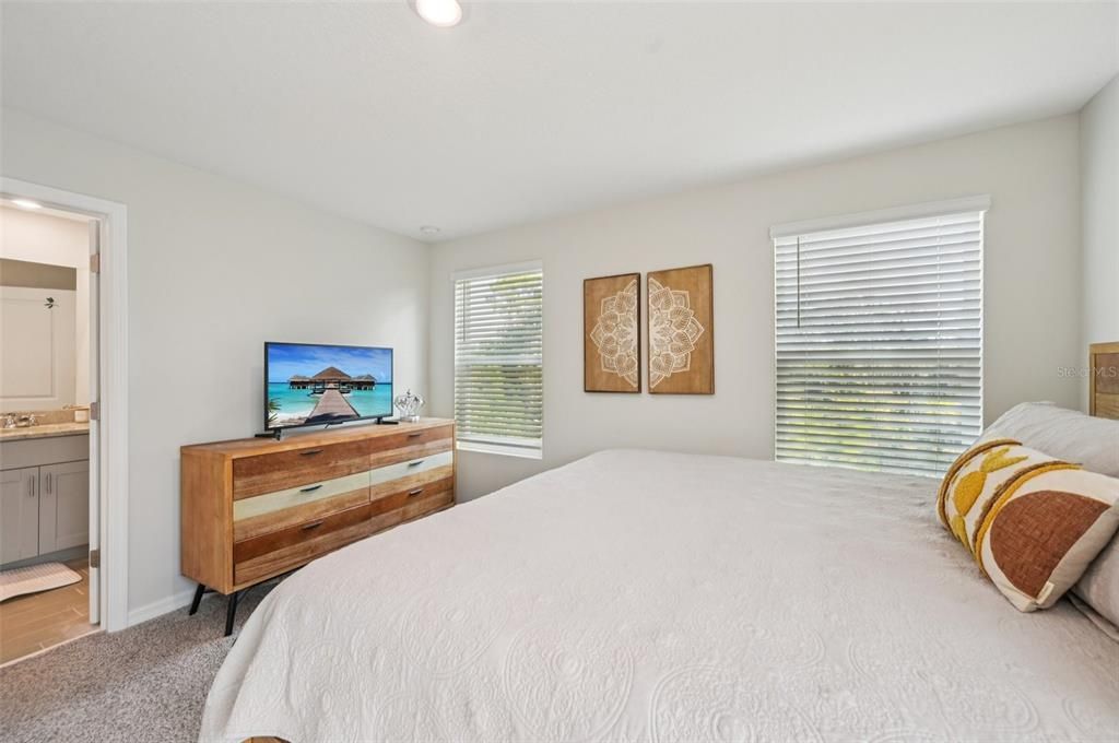 For Sale: $325,000 (3 beds, 2 baths, 1539 Square Feet)