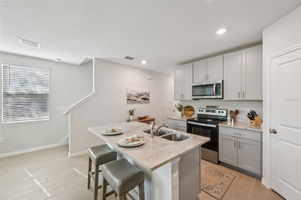 For Sale: $325,000 (3 beds, 2 baths, 1539 Square Feet)