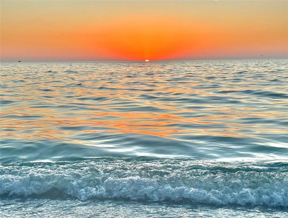 For Sale: $325,000 (3 beds, 2 baths, 1539 Square Feet)