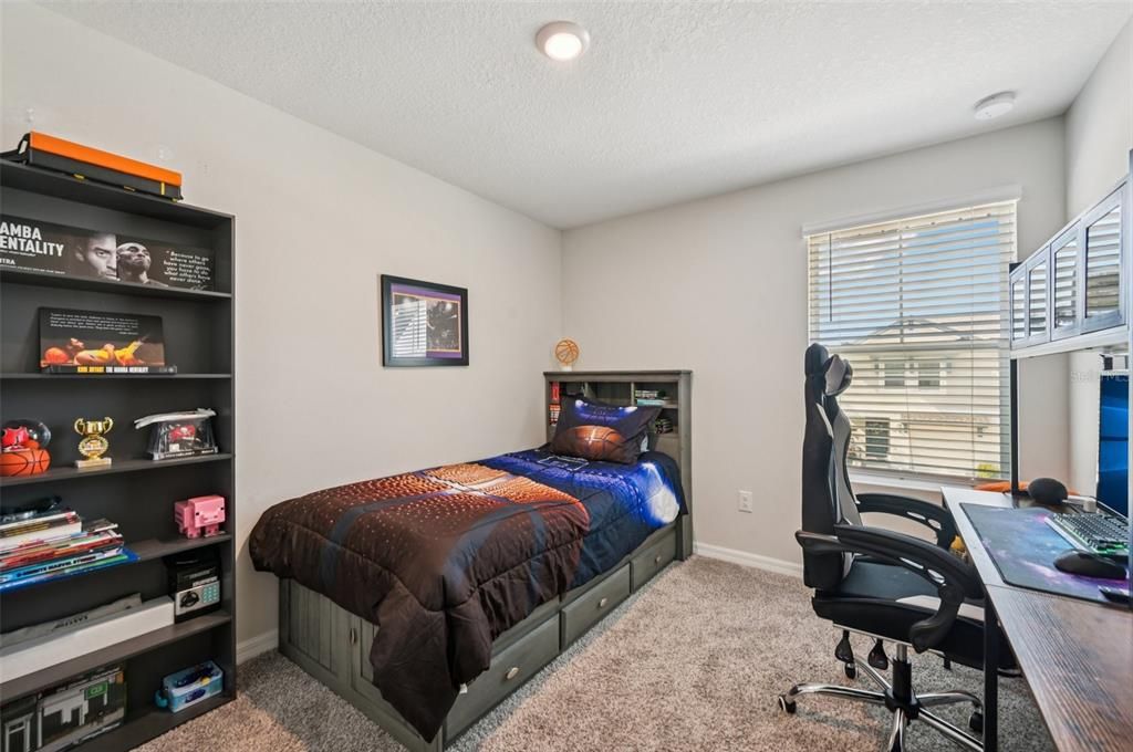 For Sale: $325,000 (3 beds, 2 baths, 1539 Square Feet)