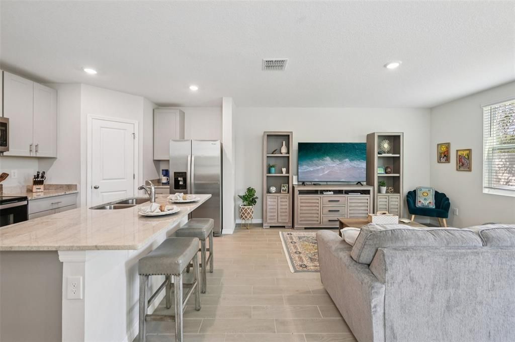 For Sale: $325,000 (3 beds, 2 baths, 1539 Square Feet)