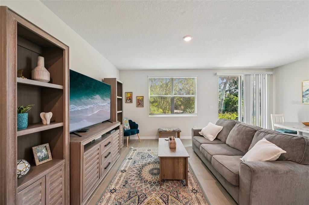 For Sale: $325,000 (3 beds, 2 baths, 1539 Square Feet)