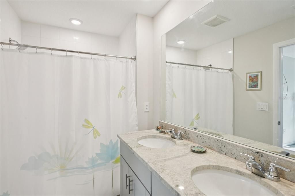 For Sale: $325,000 (3 beds, 2 baths, 1539 Square Feet)