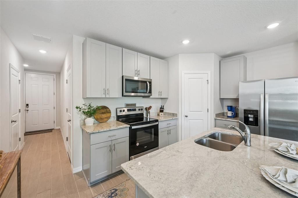 For Sale: $325,000 (3 beds, 2 baths, 1539 Square Feet)