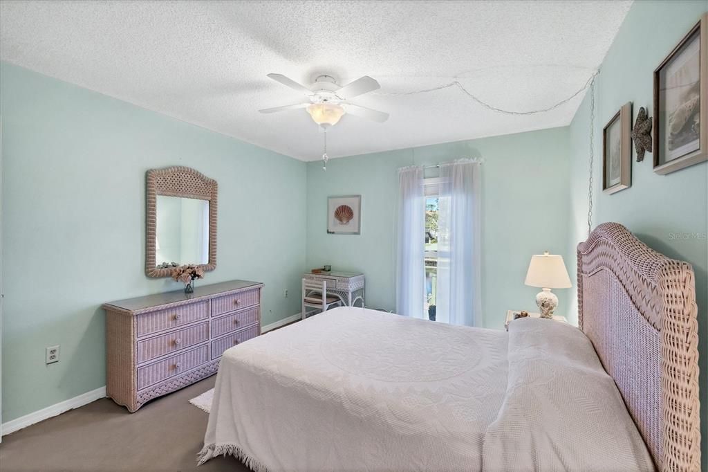 For Sale: $200,000 (2 beds, 2 baths, 1147 Square Feet)