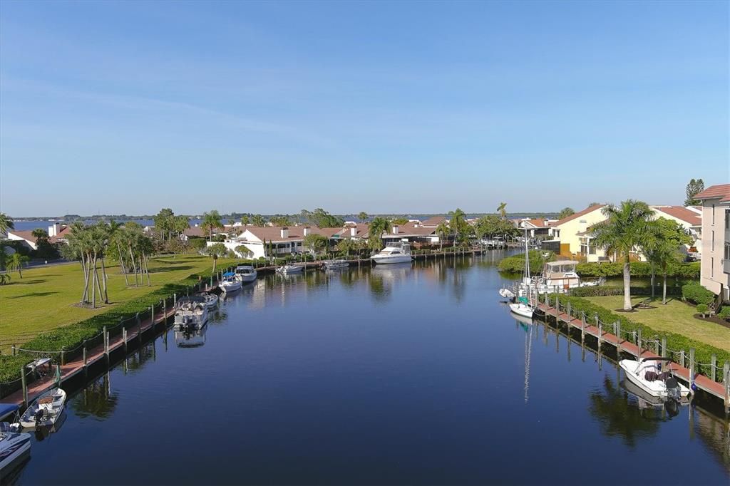 For Sale: $200,000 (2 beds, 2 baths, 1147 Square Feet)