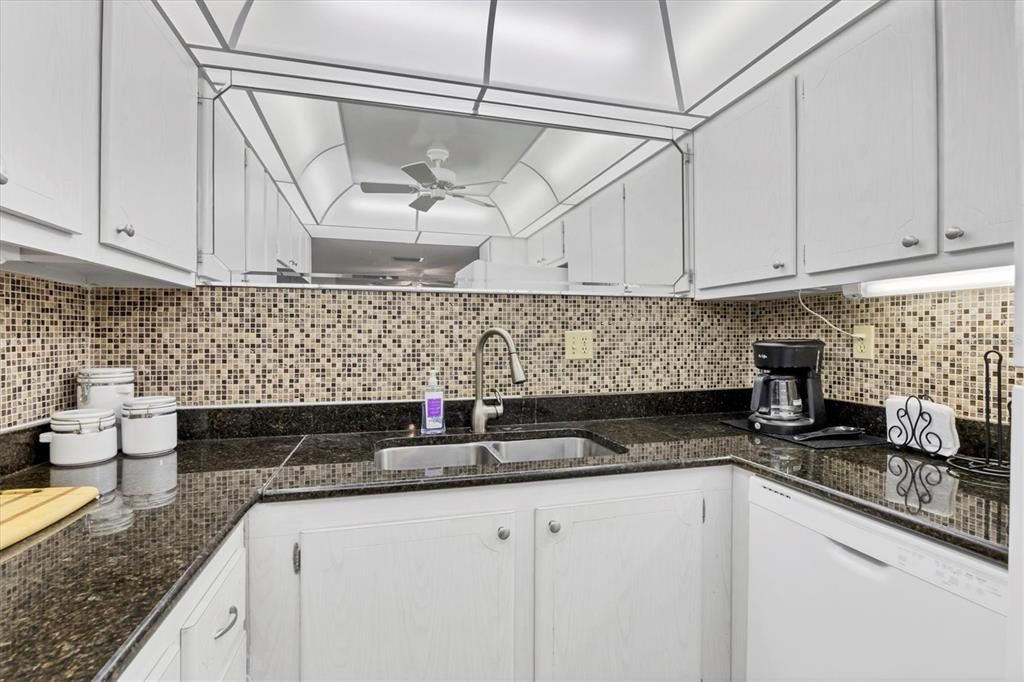 For Sale: $200,000 (2 beds, 2 baths, 1147 Square Feet)