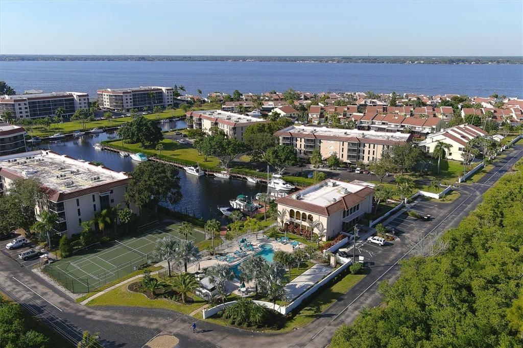 For Sale: $200,000 (2 beds, 2 baths, 1147 Square Feet)