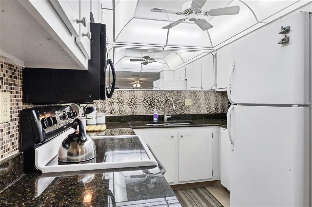 For Sale: $200,000 (2 beds, 2 baths, 1147 Square Feet)