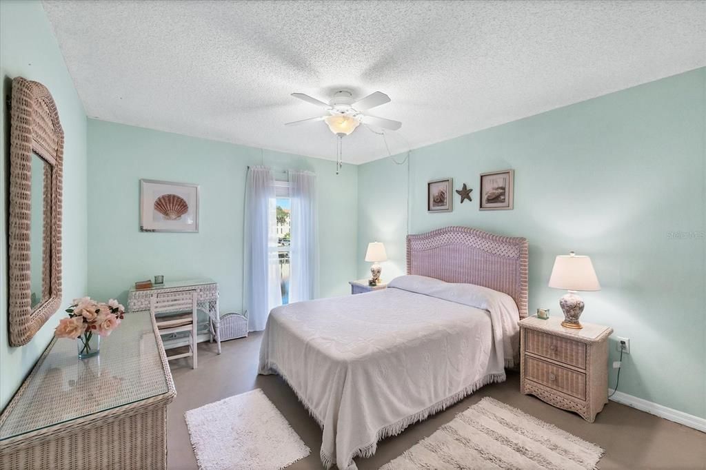 For Sale: $200,000 (2 beds, 2 baths, 1147 Square Feet)