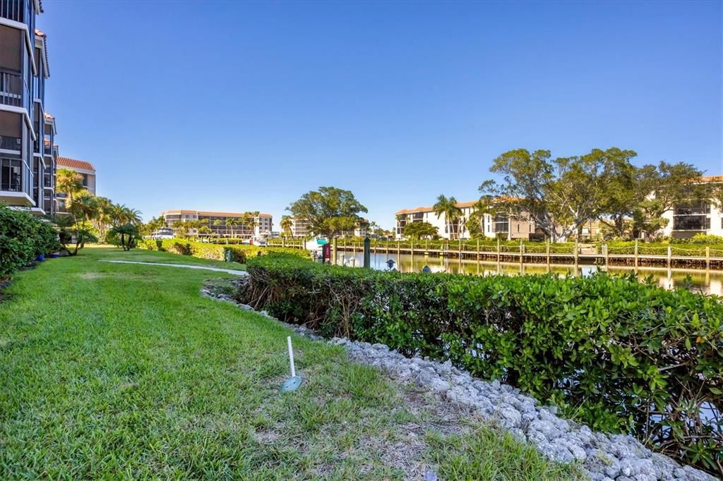 For Sale: $200,000 (2 beds, 2 baths, 1147 Square Feet)