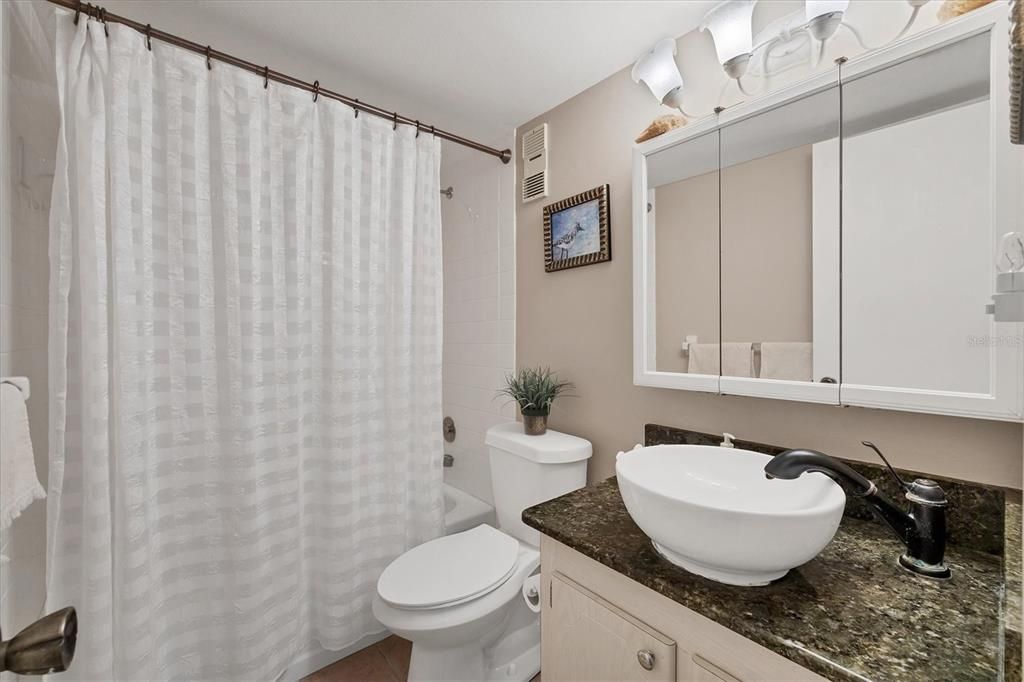 For Sale: $200,000 (2 beds, 2 baths, 1147 Square Feet)