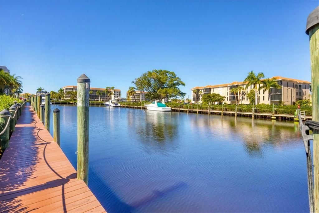 For Sale: $200,000 (2 beds, 2 baths, 1147 Square Feet)