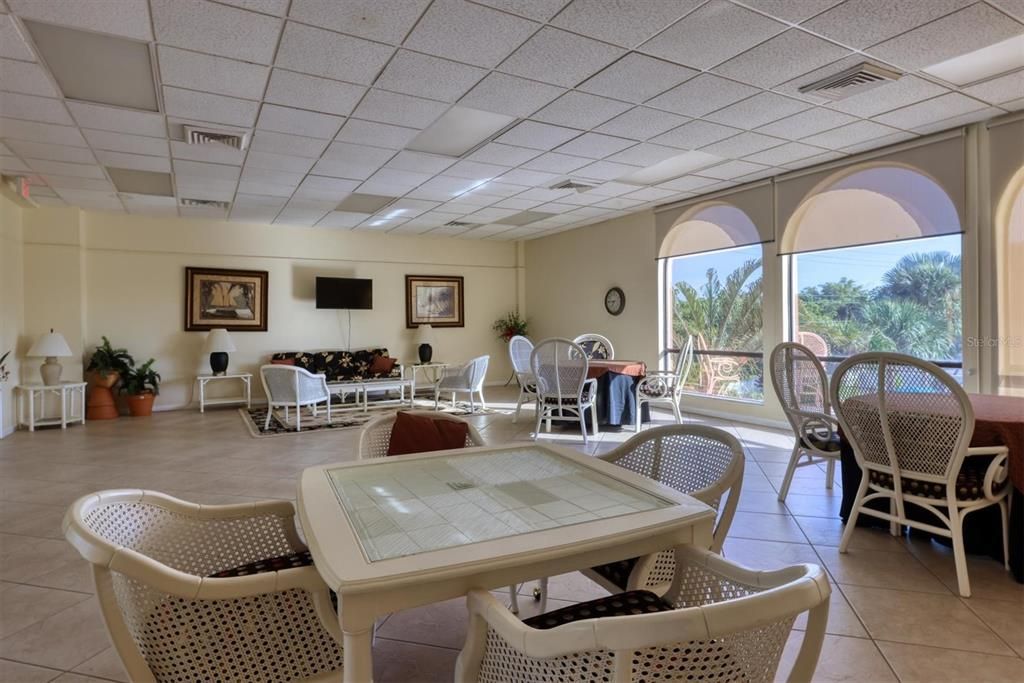 For Sale: $200,000 (2 beds, 2 baths, 1147 Square Feet)