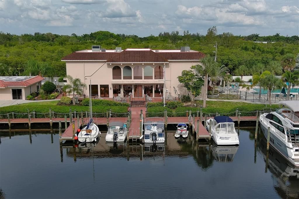 For Sale: $200,000 (2 beds, 2 baths, 1147 Square Feet)