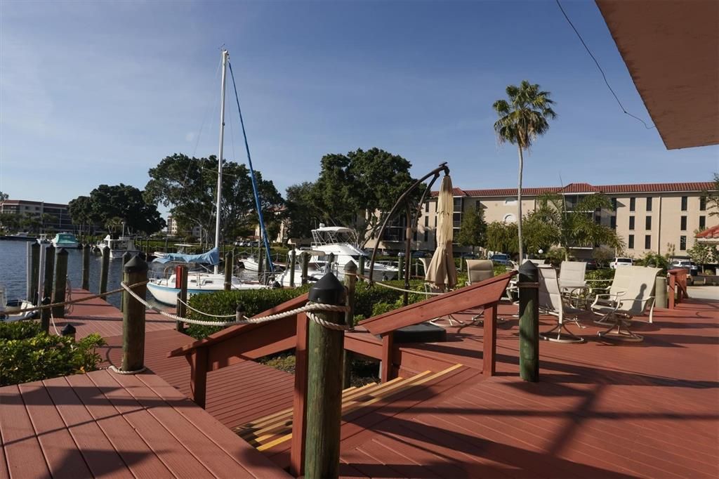 For Sale: $200,000 (2 beds, 2 baths, 1147 Square Feet)