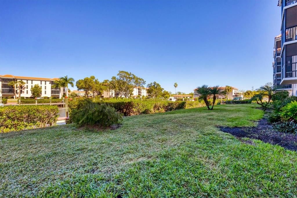 For Sale: $200,000 (2 beds, 2 baths, 1147 Square Feet)