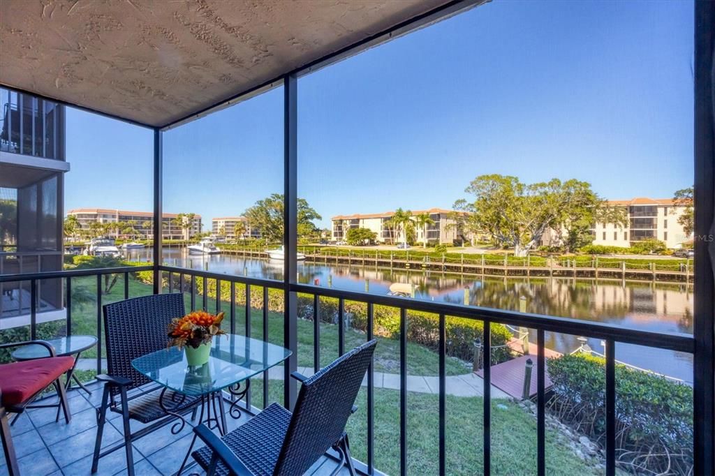 For Sale: $200,000 (2 beds, 2 baths, 1147 Square Feet)