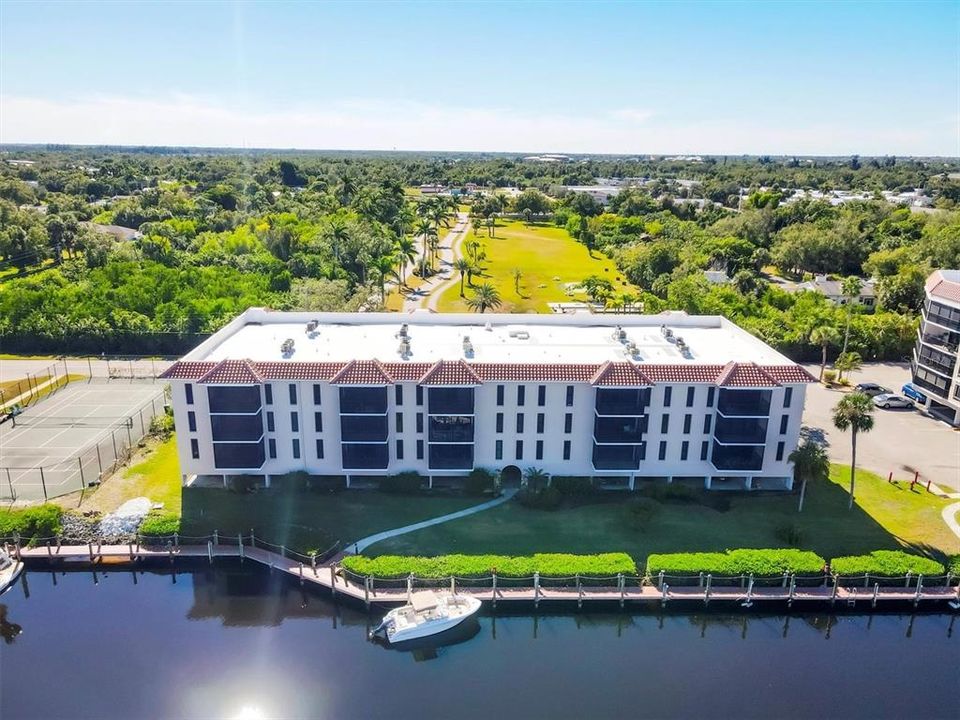 For Sale: $200,000 (2 beds, 2 baths, 1147 Square Feet)