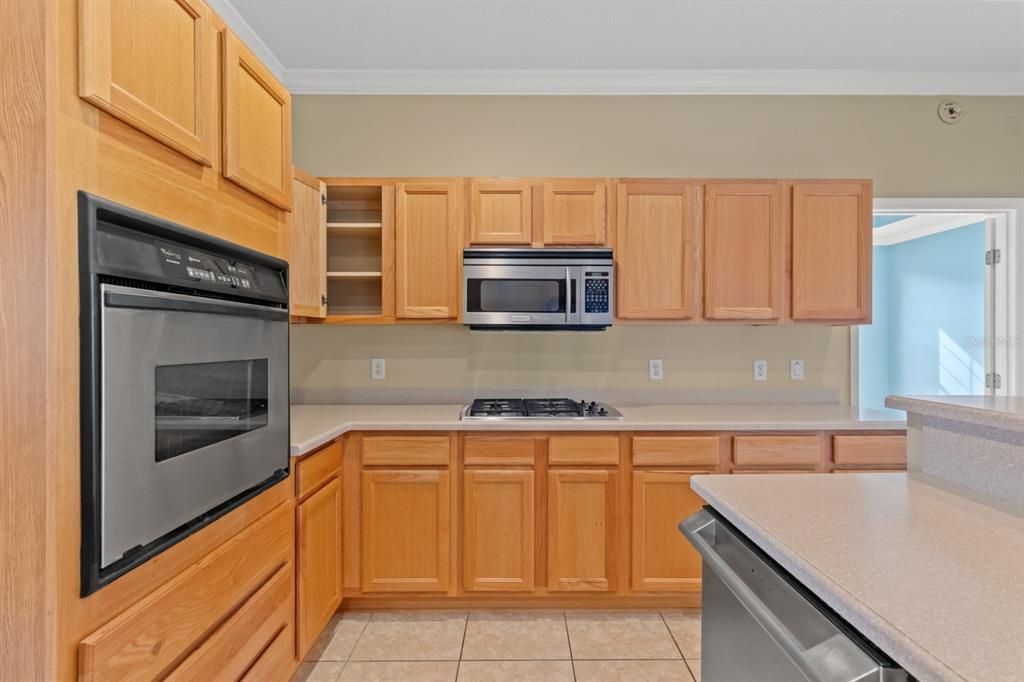 En Venta: $359,000 (3 camas, 2 baños, 2161 Pies cuadrados)