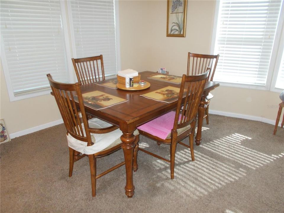 合同活跃: $199,900 (2 贝兹, 2 浴室, 1445 平方英尺)