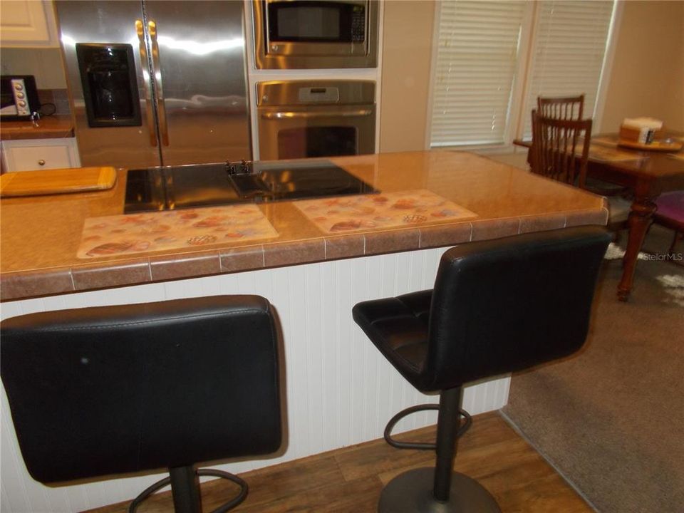 合同活跃: $199,900 (2 贝兹, 2 浴室, 1445 平方英尺)