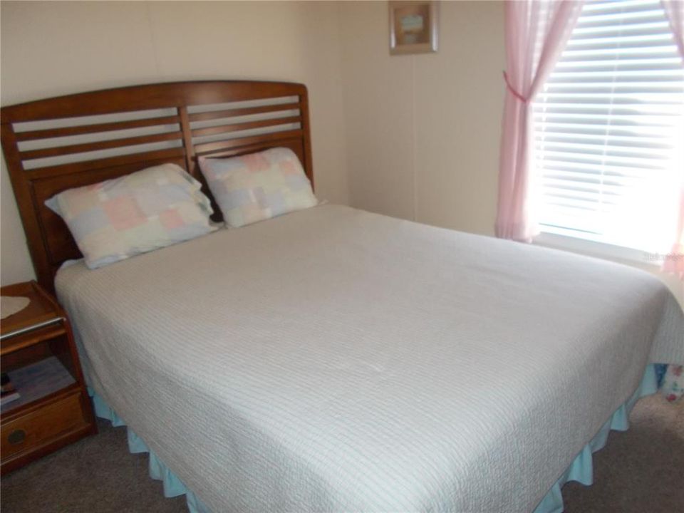 合同活跃: $199,900 (2 贝兹, 2 浴室, 1445 平方英尺)