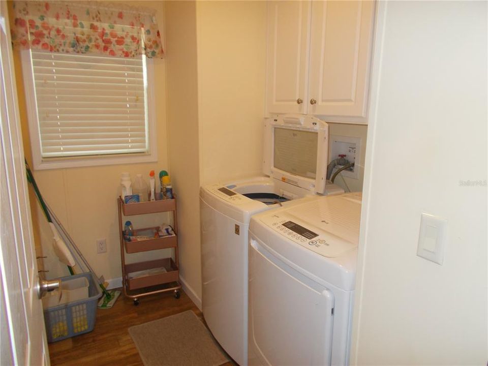 合同活跃: $199,900 (2 贝兹, 2 浴室, 1445 平方英尺)