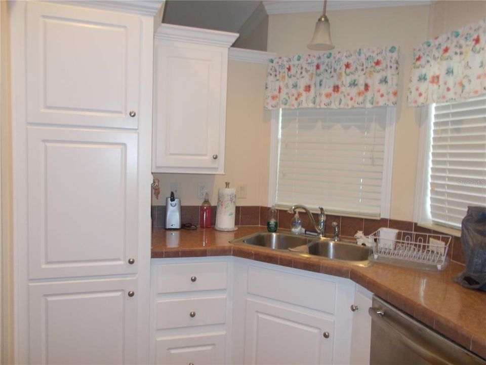 合同活跃: $199,900 (2 贝兹, 2 浴室, 1445 平方英尺)