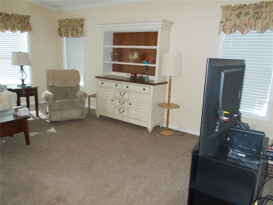 合同活跃: $199,900 (2 贝兹, 2 浴室, 1445 平方英尺)